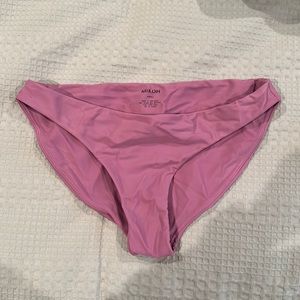 Mikoh Zuma 2 bikini bottoms in Haupia EUC like new!